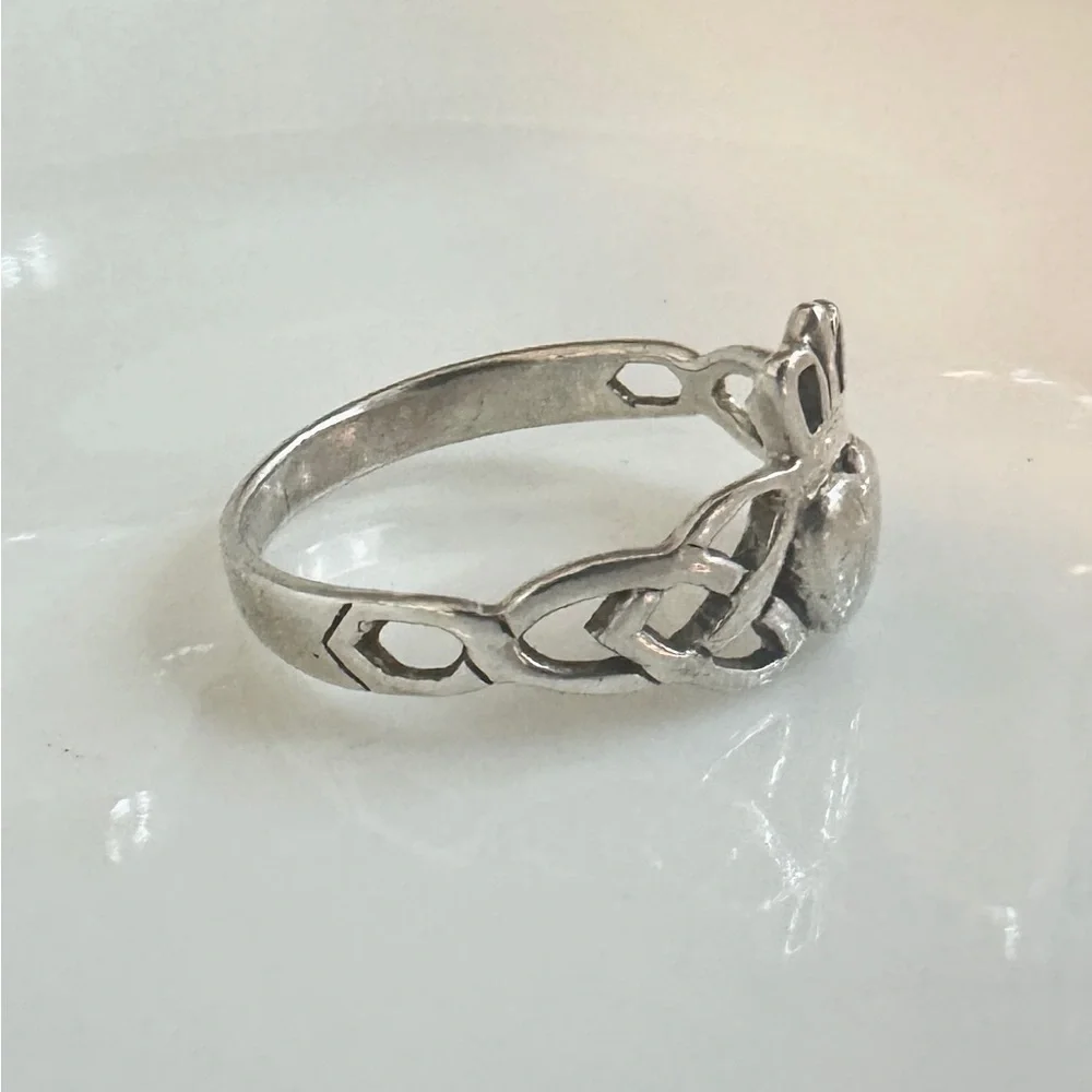 Vintage Sterling Silver Irish Celtic Claddagh Ring (8.5)